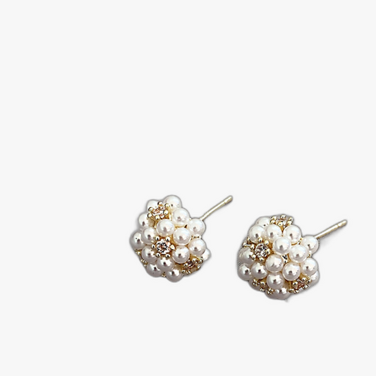 SMALL ELEGANT PEARL EARRINGS