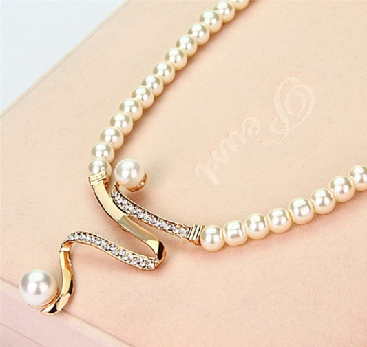 NATURAL PEARL NECKLACE + EARRINGS SET